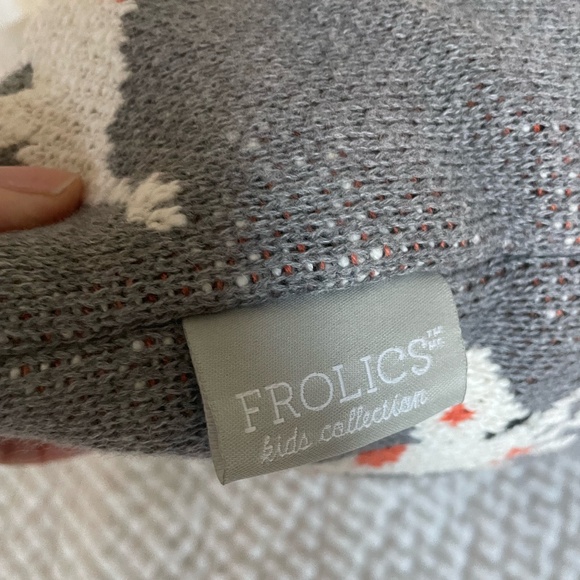 ADORABLE FROLICS KIDS COLLECTION GREY GIRAFFE PILLOW - Picture 5 of 7